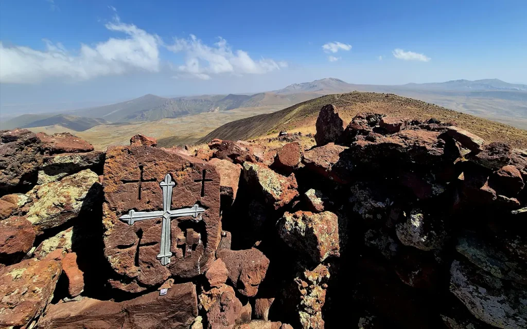 Skiato Trip Armenia - Гледка от връх Аждахак